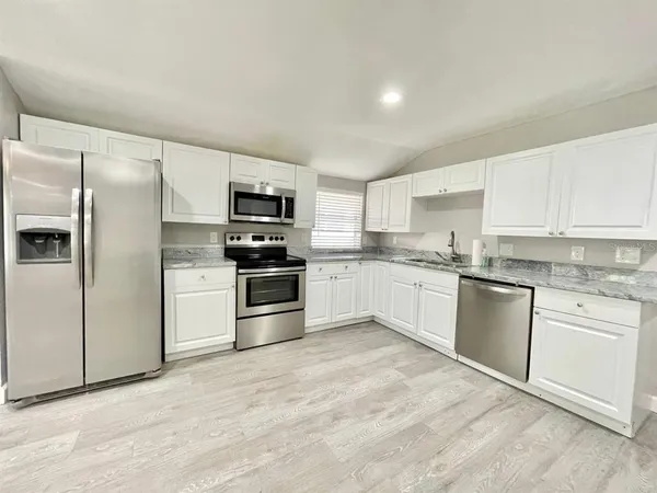 $2,400 | 7108 South Mascotte Street, Tampa, FL 33616