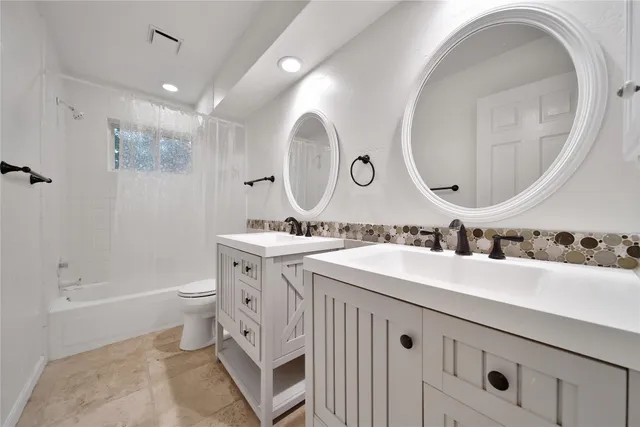 $699,990 | 255 South Crimson Clover Court, The Woodlands, TX 77381