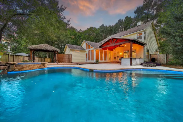 $699,990 | 255 South Crimson Clover Court, The Woodlands, TX 77381