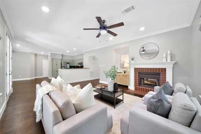 $699,990 | 255 South Crimson Clover Court, The Woodlands, TX 77381