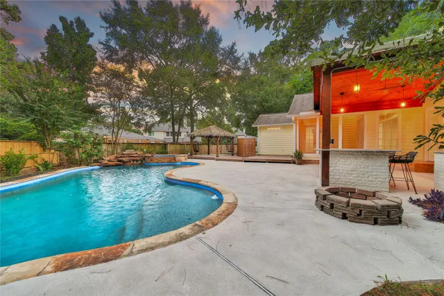 $699,990 | 255 South Crimson Clover Court, The Woodlands, TX 77381