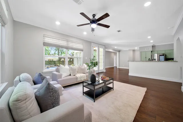 $699,990 | 255 South Crimson Clover Court, The Woodlands, TX 77381