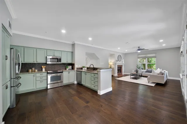 $699,990 | 255 South Crimson Clover Court, The Woodlands, TX 77381