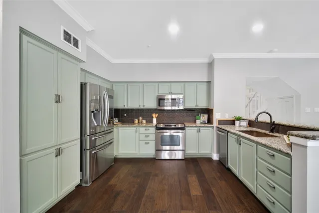 $699,990 | 255 South Crimson Clover Court, The Woodlands, TX 77381