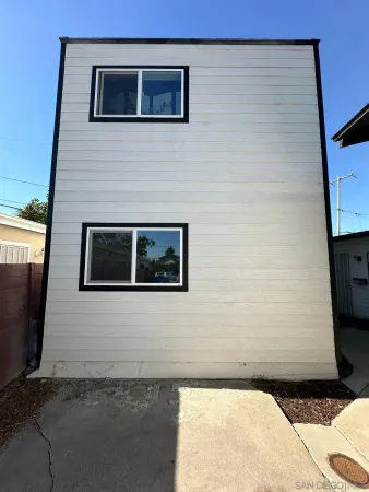 $2,195 | 4462 32nd, San Diego, CA 92116