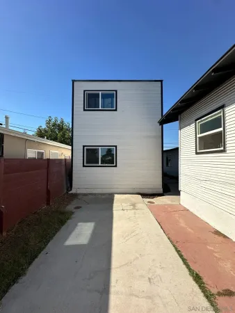$2,195 | 4462 32nd, San Diego, CA 92116