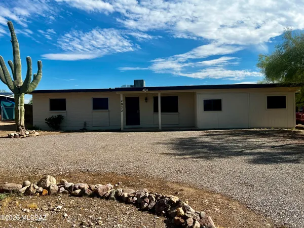 $380,000 | 2922 West Ironwood Hill Drive, Tucson, AZ 85745