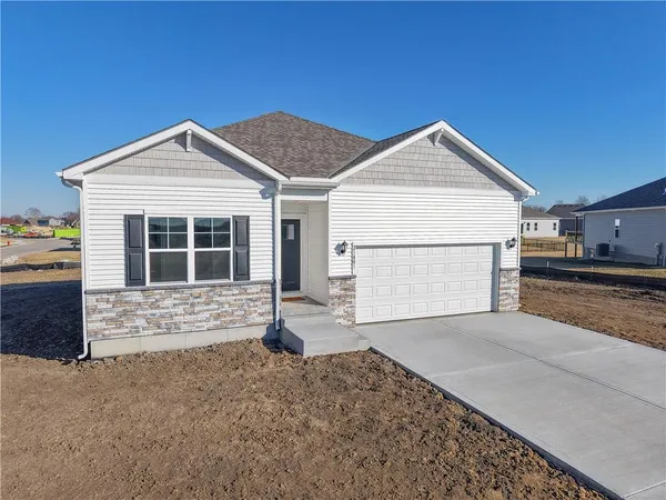$343,990 | 21801 Vinci Circle, Peculiar, MO 64078