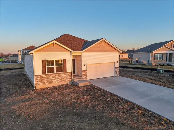 $343,990 | 21801 Vinci Circle, Peculiar, MO 64078