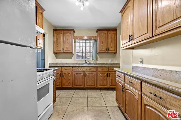 $620,000 | 945 West 54th Street, Los Angeles, CA 90037