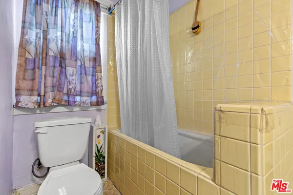 $620,000 | 945 West 54th Street, Los Angeles, CA 90037