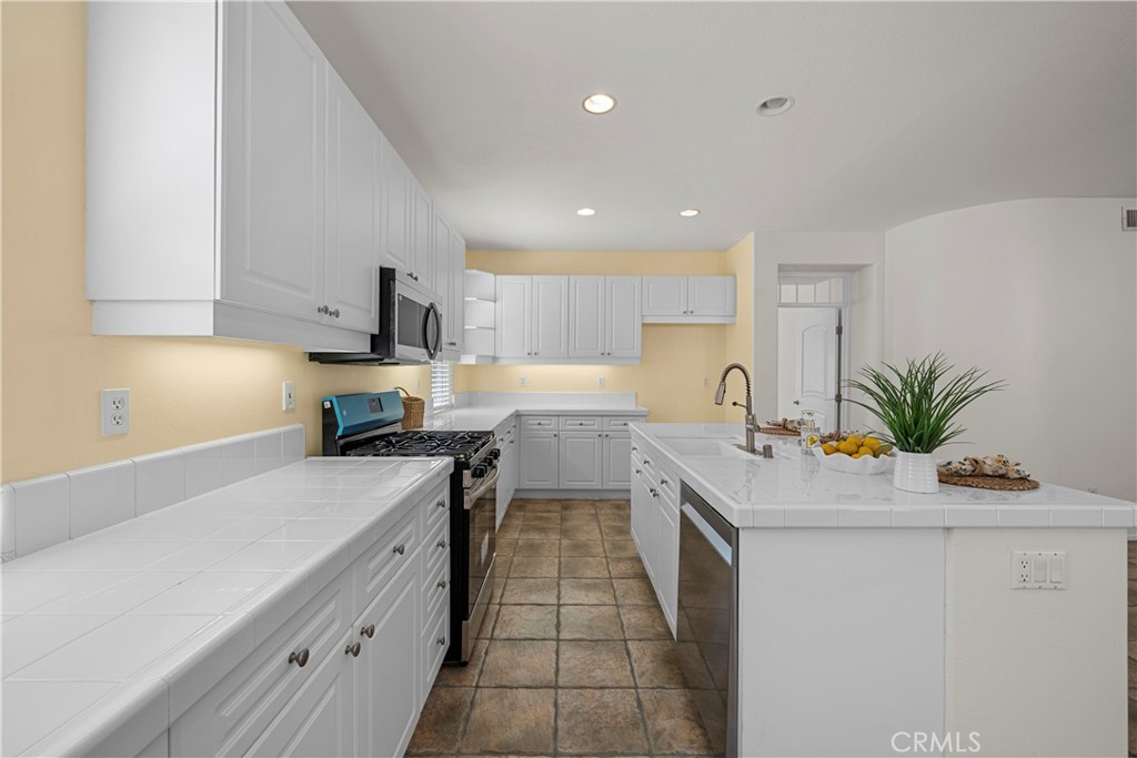 28454 Cascade Road Castaic, CA 91384 - Photo 12 of 56