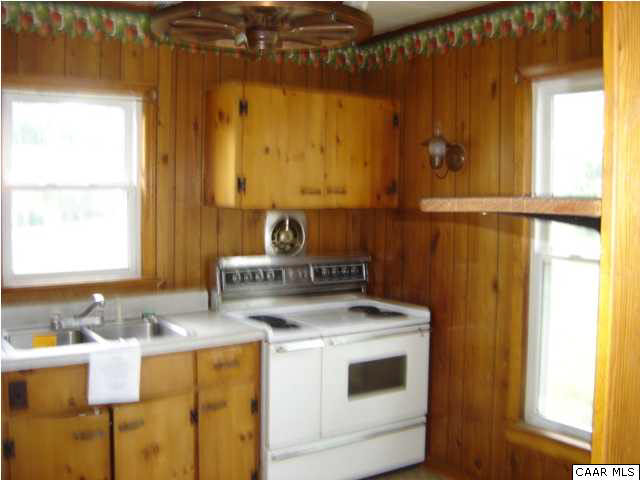 751 Main Street Dillwyn, VA 23936 - Photo 12 of 15 a view of washer and dryer
