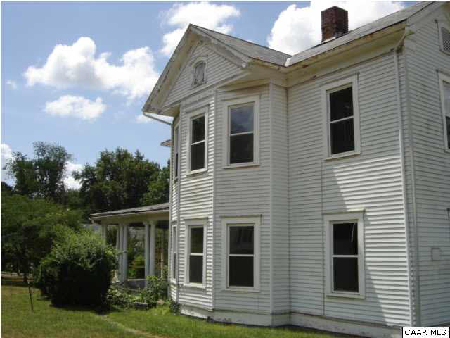 751 Main Street Dillwyn, VA 23936 - Photo 6 of 15 a view of house with yard