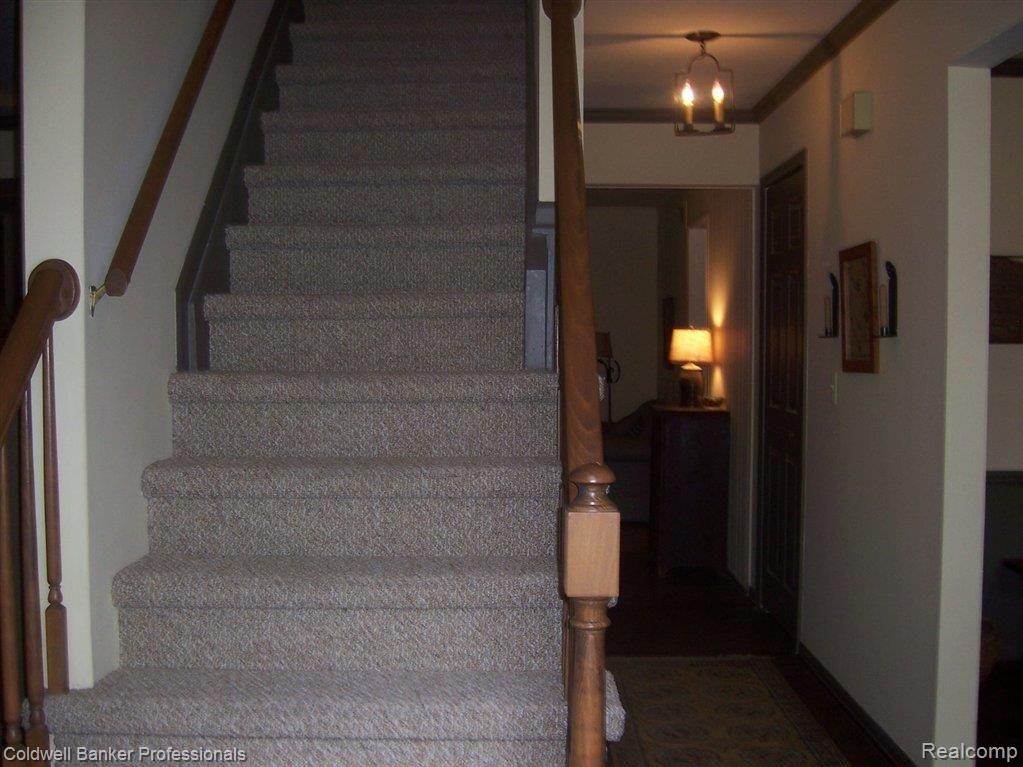 19400 Beverly Road Franklin, MI 48025 - Photo 2 of 17 FOYER