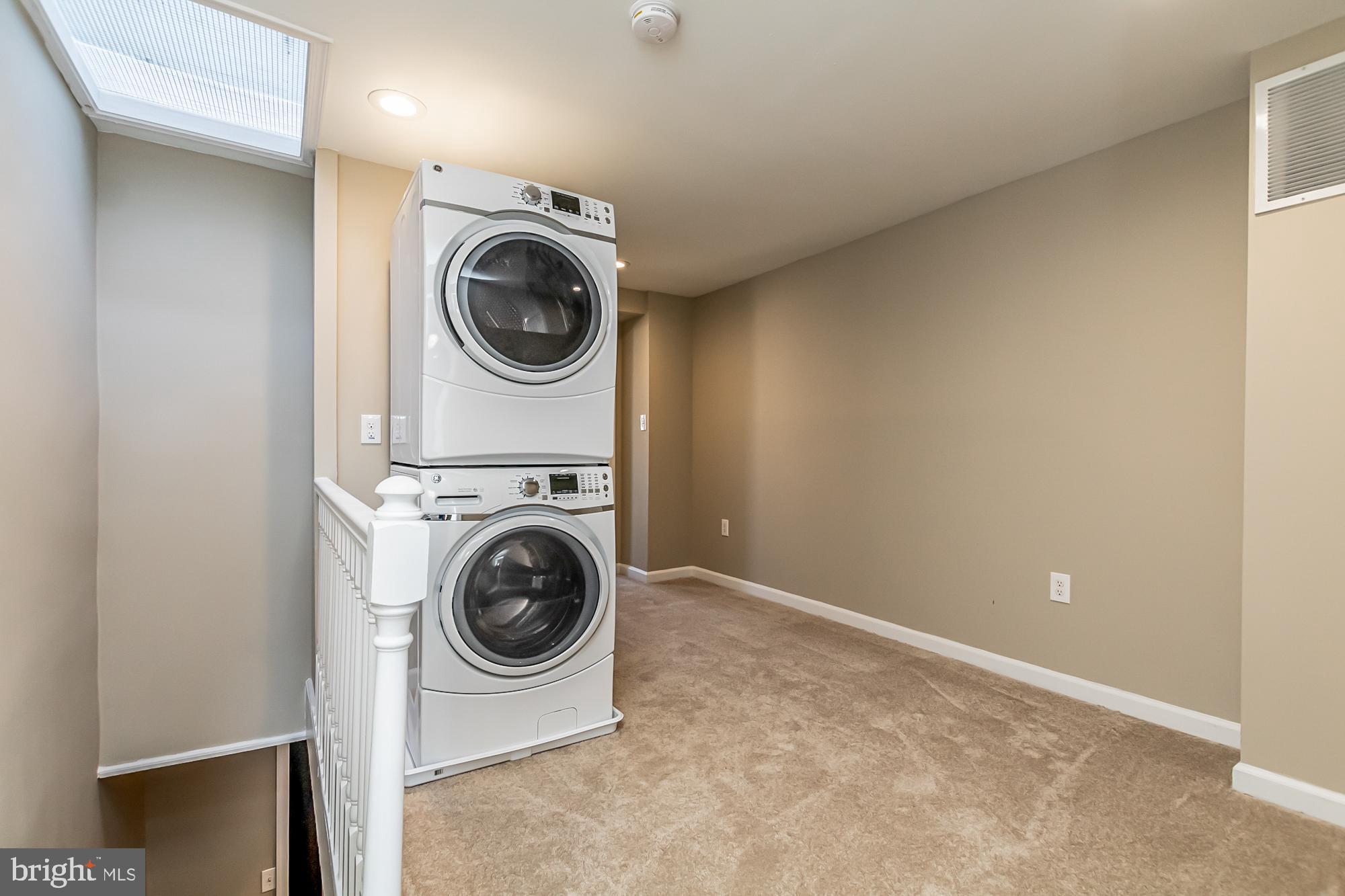 130 West Randall Street Baltimore, MD 21230 - Photo 23 of 30 a utility room with dryer and washer