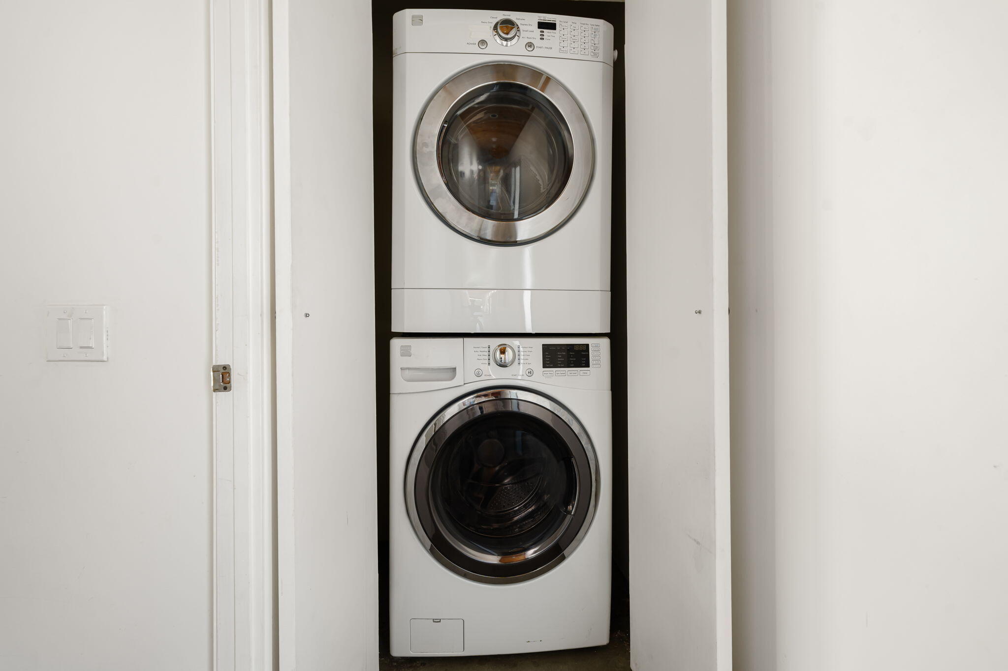 623 Desert Way Palm Springs, CA 92264 - Photo 17 of 39 a close up view of a washer and dryer
