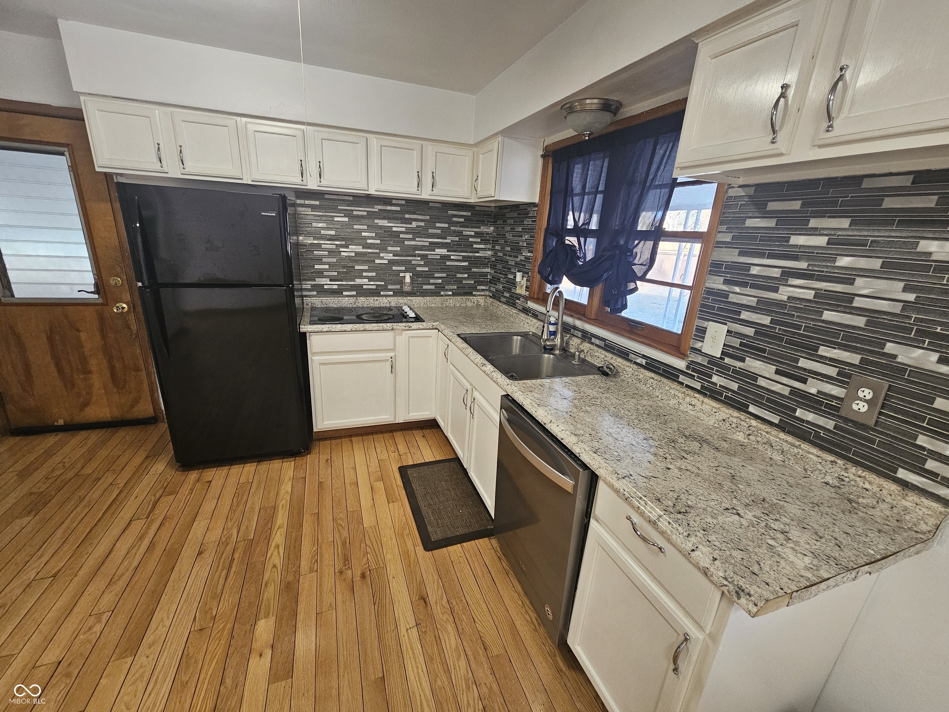 6607 Lockwood Lane Indianapolis, IN 46217 - Photo 7 of 20