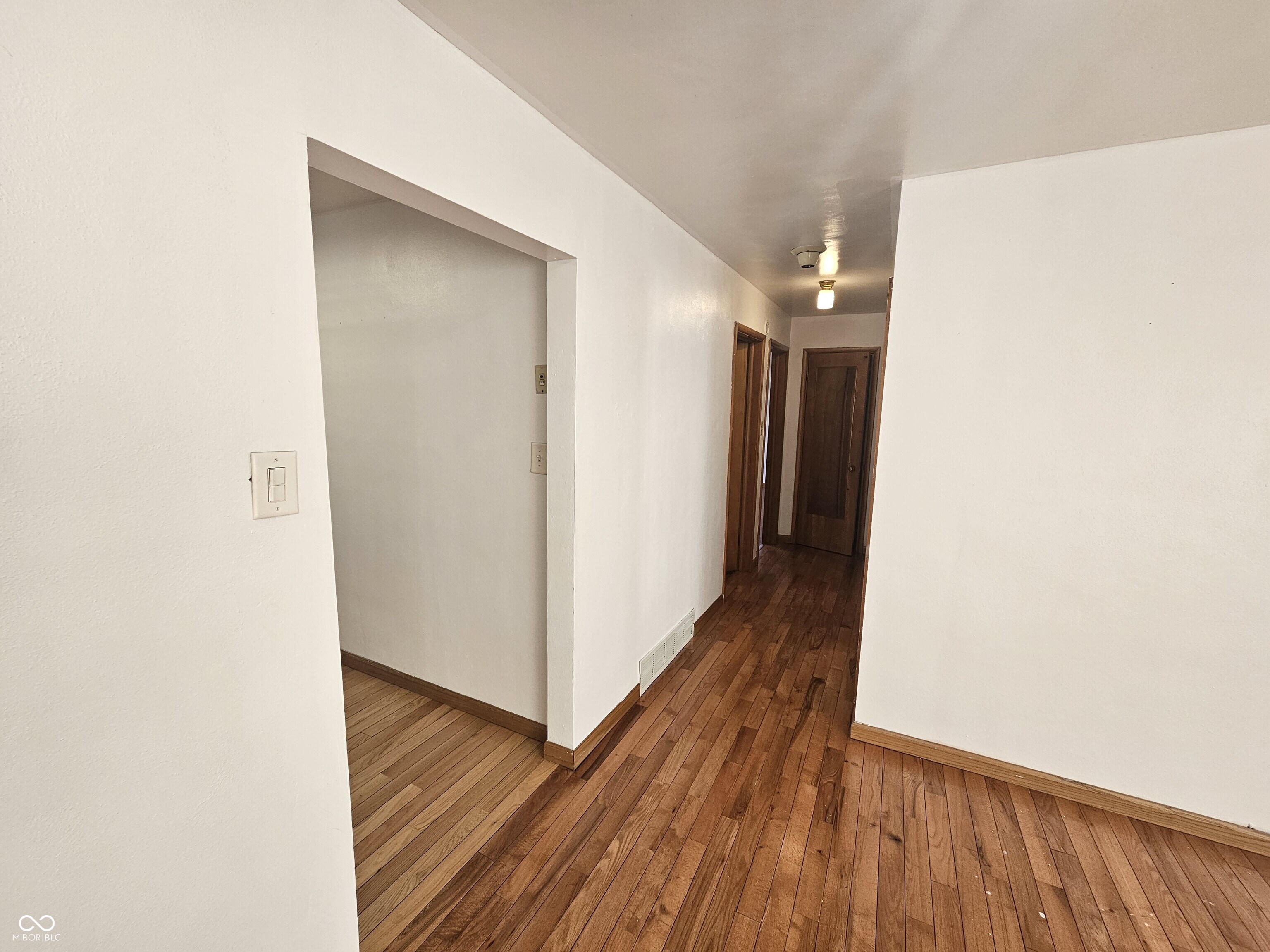 6607 Lockwood Lane Indianapolis, IN 46217 - Photo 8 of 20