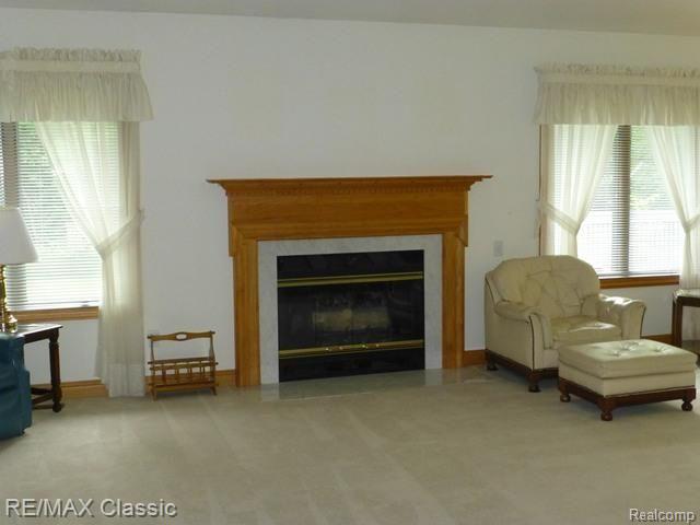 11300 9 Mile Road South Lyon, MI 48178 - Photo 4 of 16 DSCN2264_rs.jpg