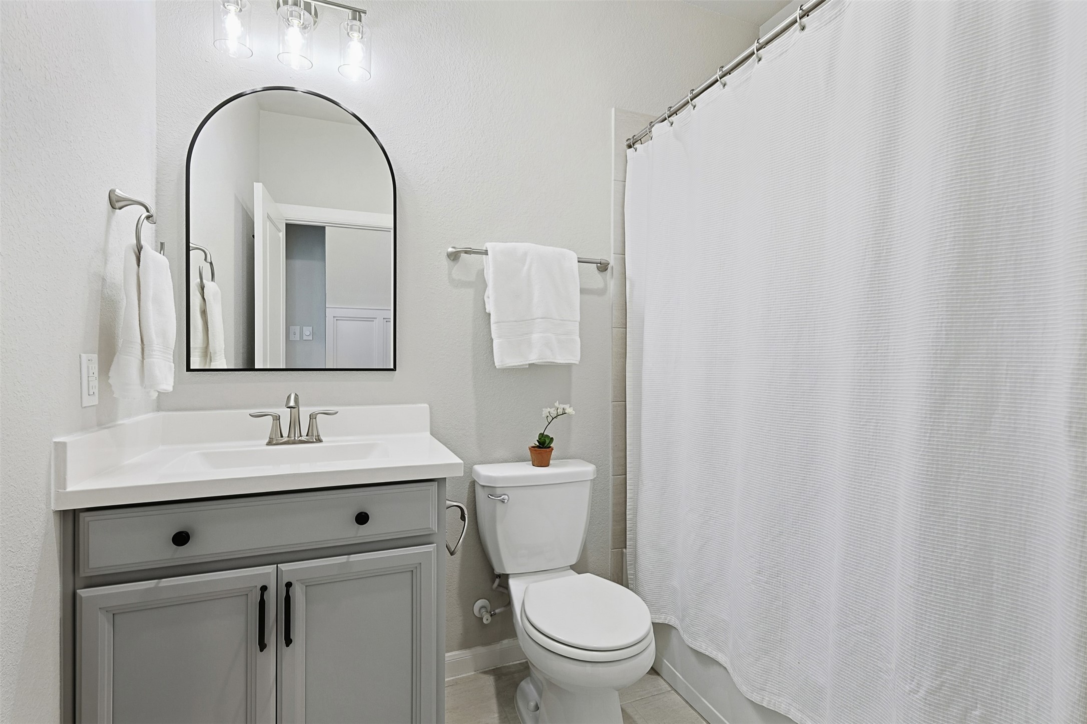 10003 Napier Drive Rosharon, TX 77583 - Photo 15 of 24 Secondary bathroom with shower/tub combo