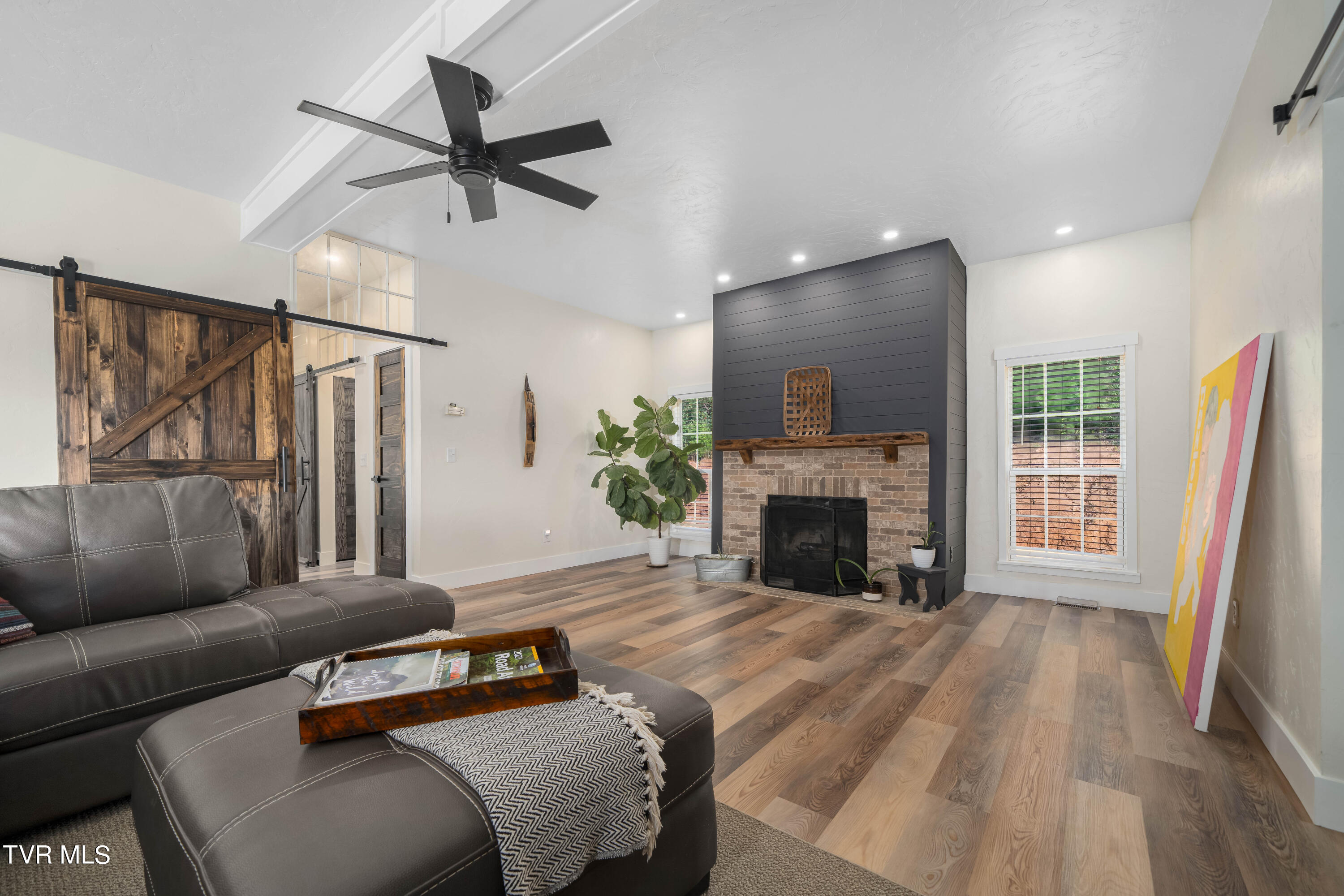 3233 Stanley Valley Road Surgoinsville, TN 37873 - Photo 6 of 104 3233 Stanley Valley Rd (52 of 87)