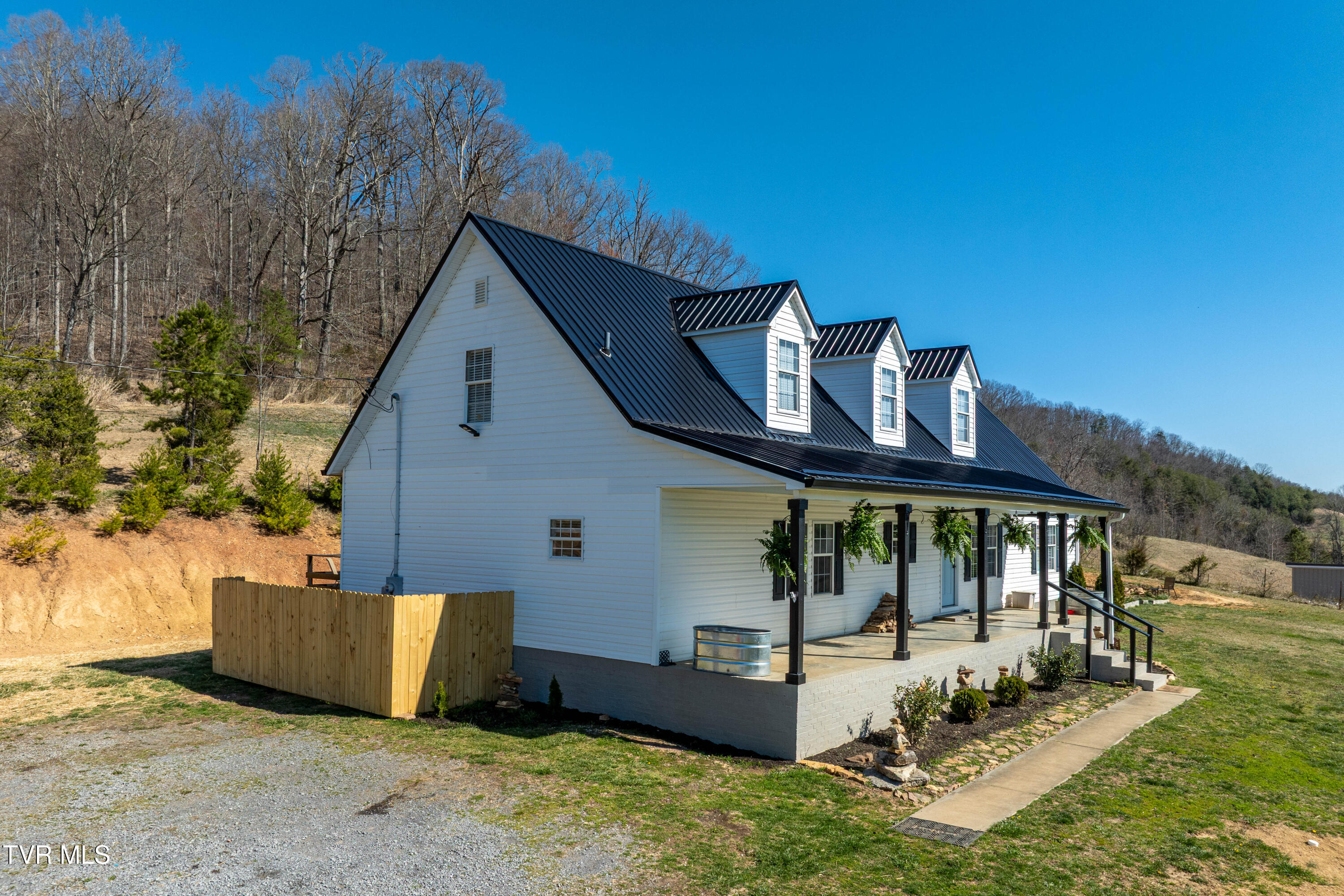3233 Stanley Valley Road Surgoinsville, TN 37873 - Photo 67 of 104 3223 Stanley Valley Rd-16
