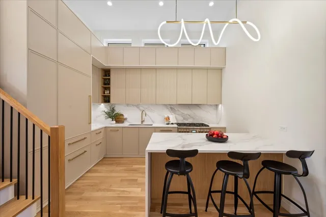 $1,599,900 | 529 North Hartland Court, Chicago, IL 60622