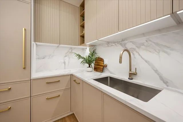 $1,599,900 | 529 North Hartland Court, Chicago, IL 60622