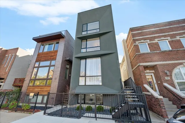 $1,599,900 | 529 North Hartland Court, Chicago, IL 60622