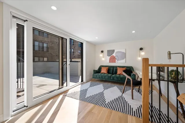 $1,599,900 | 529 North Hartland Court, Chicago, IL 60622