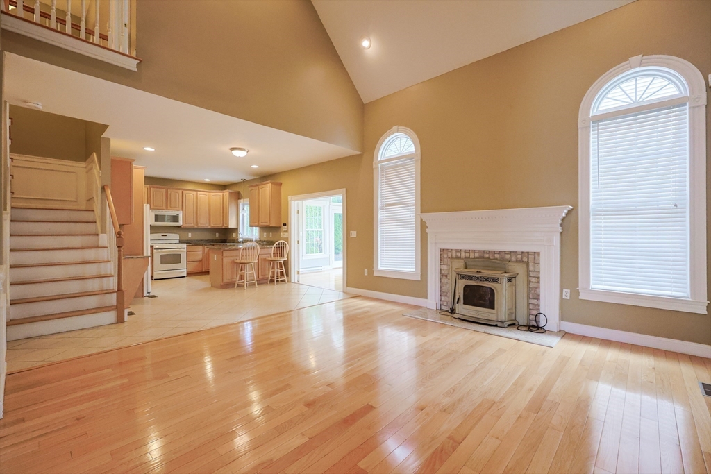 9 Hillside Avenue Milford, MA 01757 - Photo 5 of 39