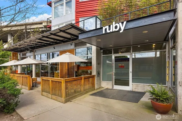 $398,000 | 2960 Eastlake Avenue East, Unit 213, Seattle, WA 98102