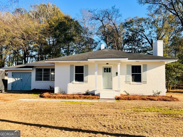 a house view with a outdoor space