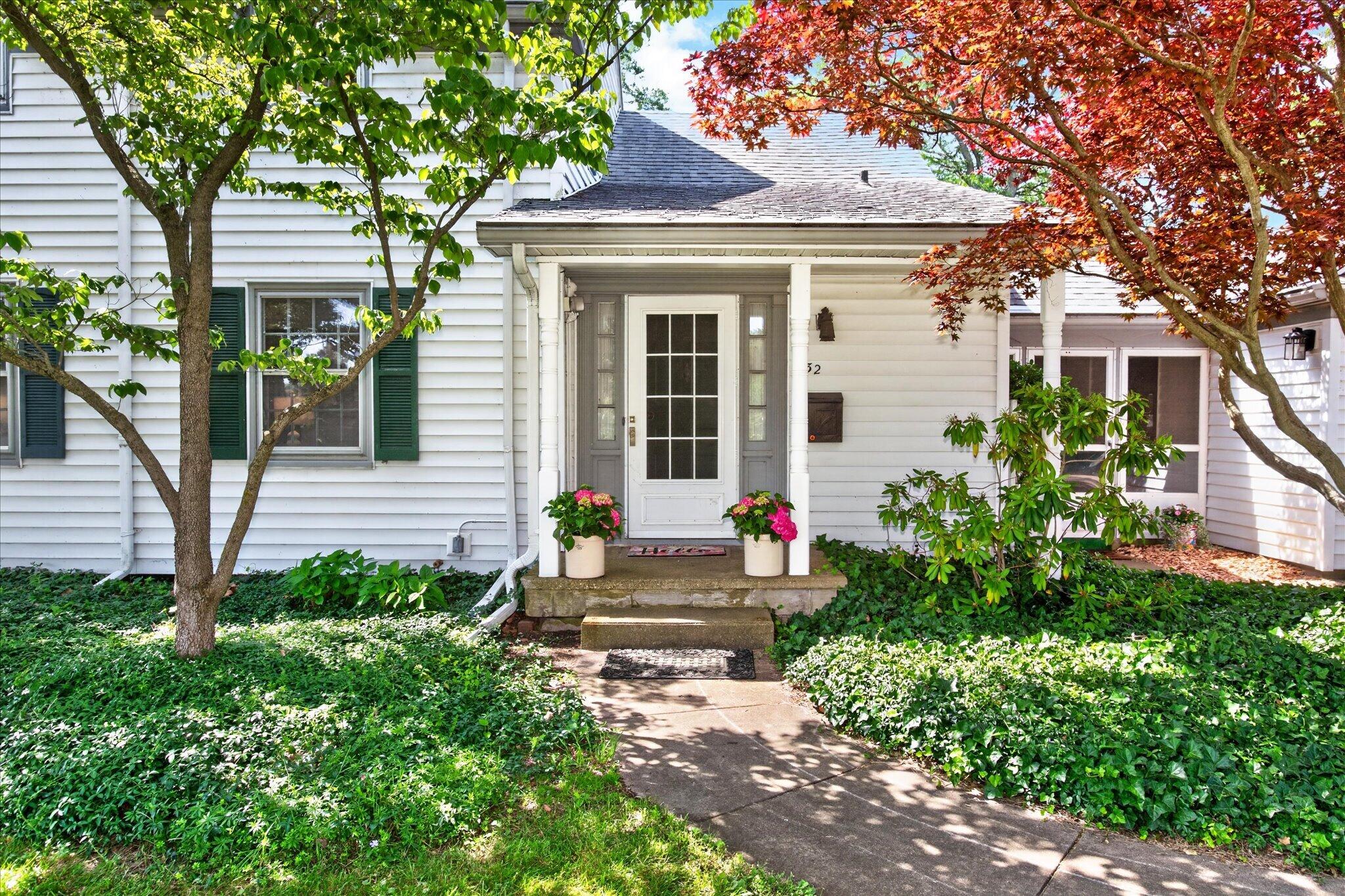 232 North Sunnybank Road St. Joseph, MI 49085 - Photo 4 of 29 04-4