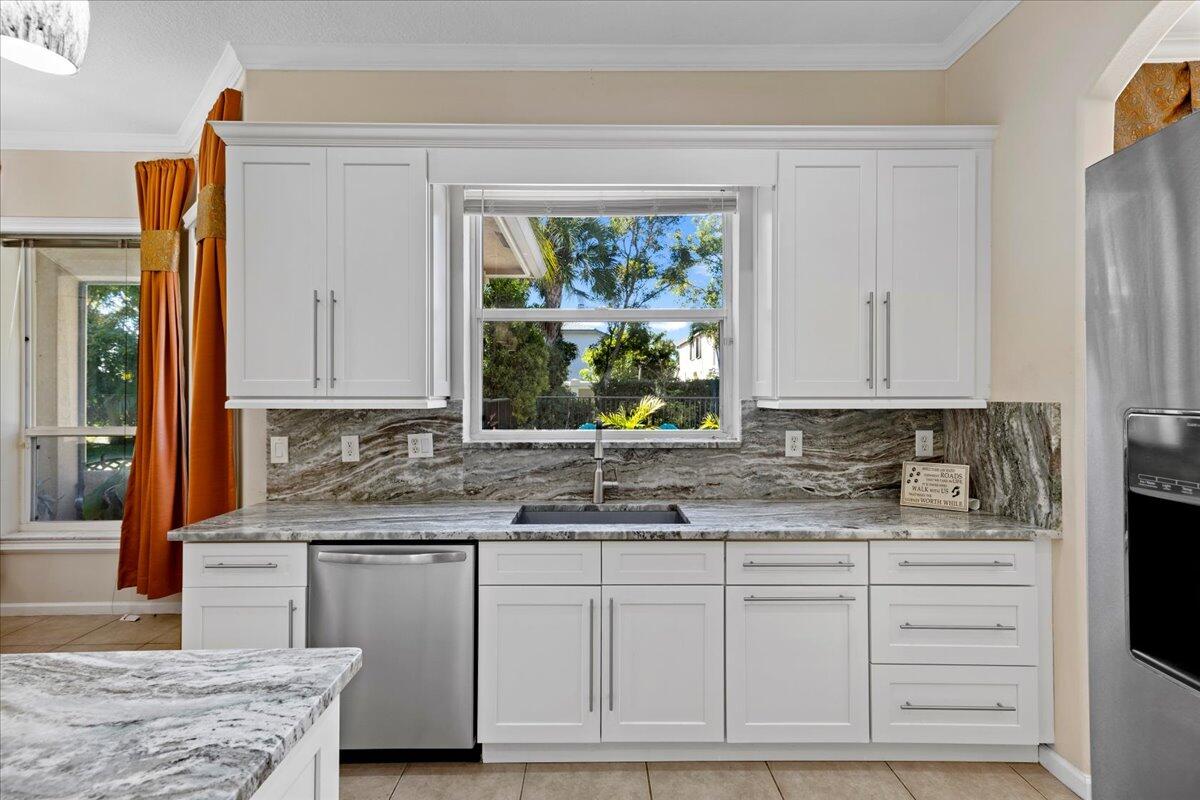 11212 Cobblefield Road Wellington, FL 33449 - Photo 12 of 55 Kitchen