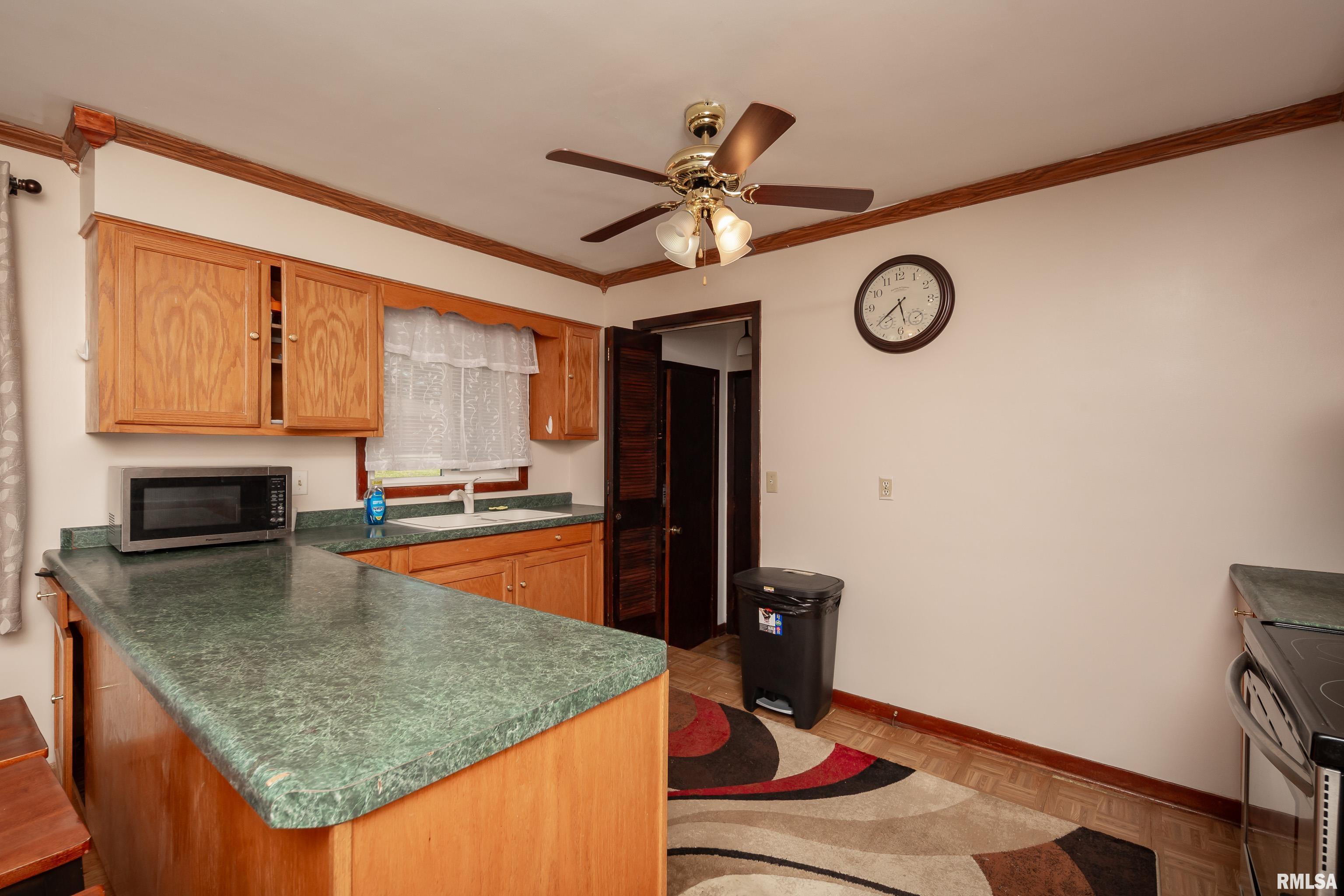 4304 36th Avenue Moline, IL 61265 - Photo 14 of 35