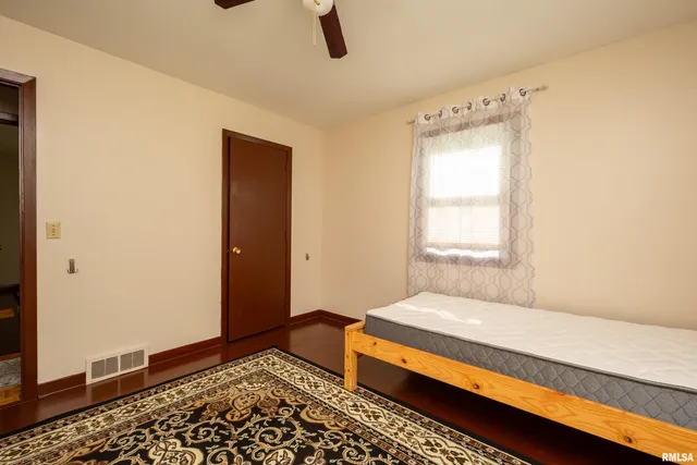 $2,450 | 4304 36th Avenue, Moline, IL 61265