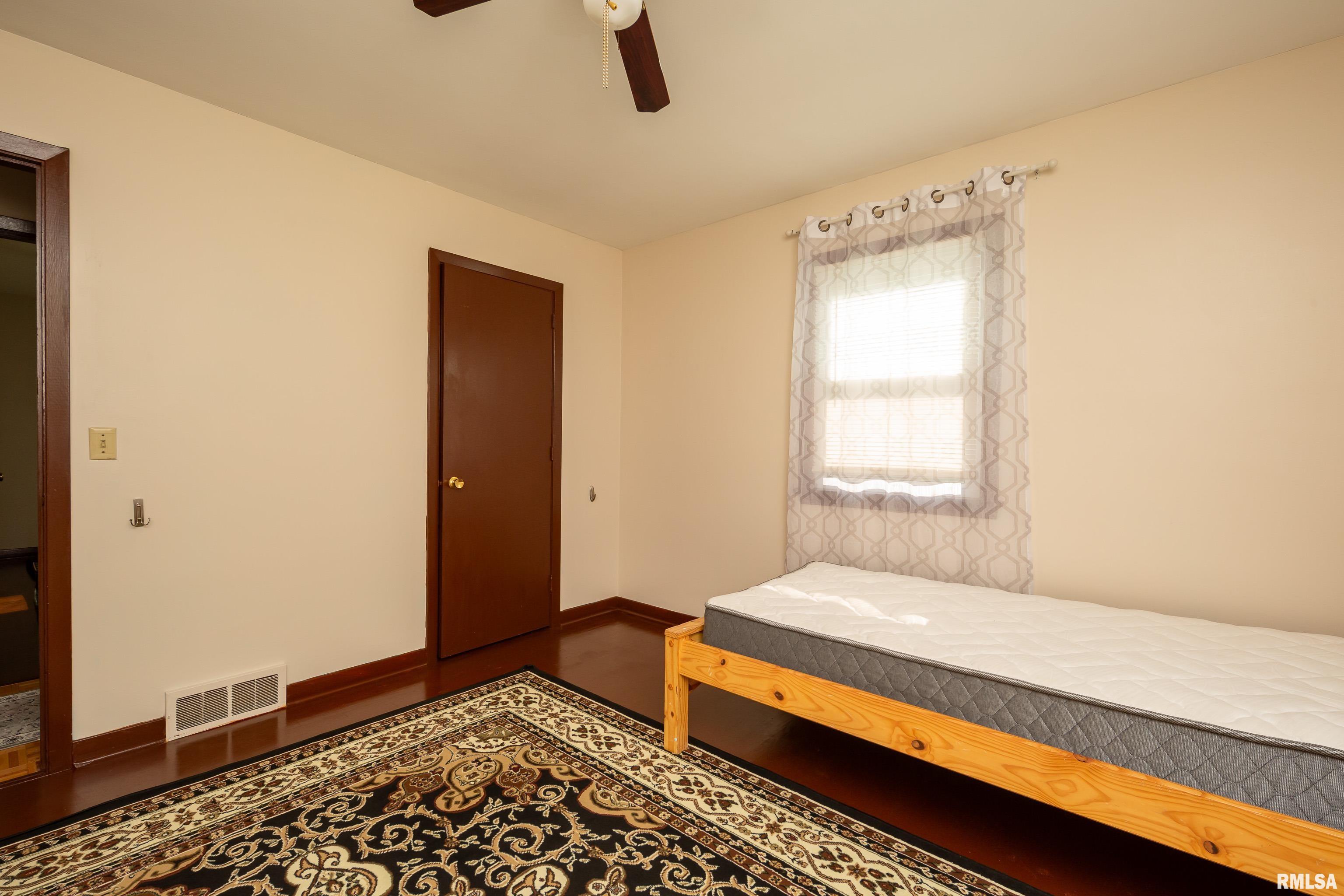 4304 36th Avenue Moline, IL 61265 - Photo 16 of 35