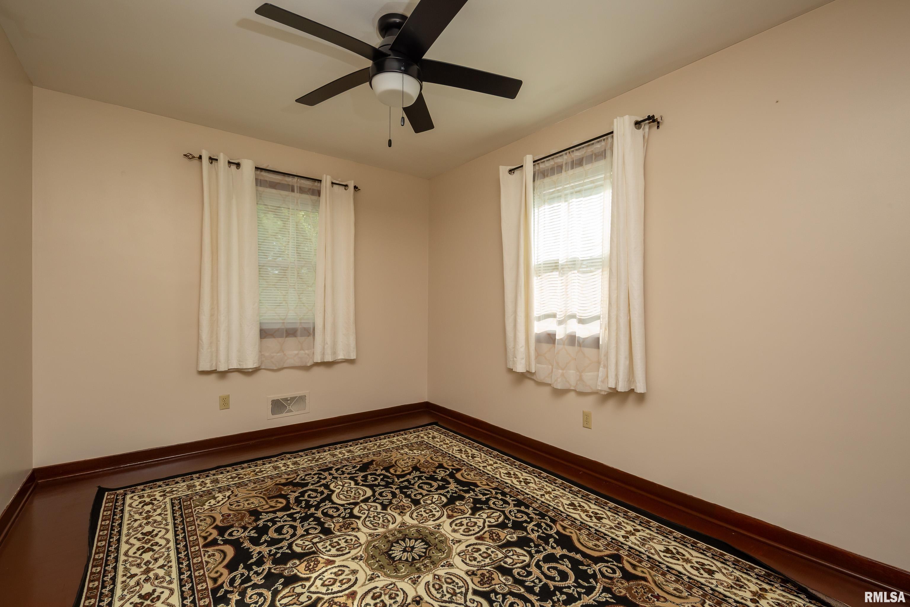 4304 36th Avenue Moline, IL 61265 - Photo 17 of 35