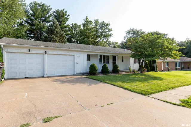 $2,450 | 4304 36th Avenue, Moline, IL 61265