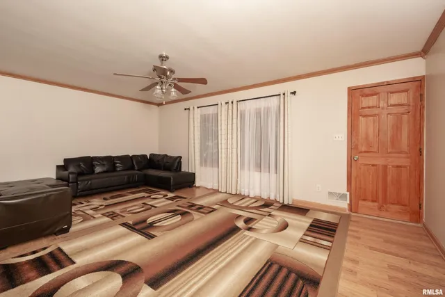 $2,450 | 4304 36th Avenue, Moline, IL 61265