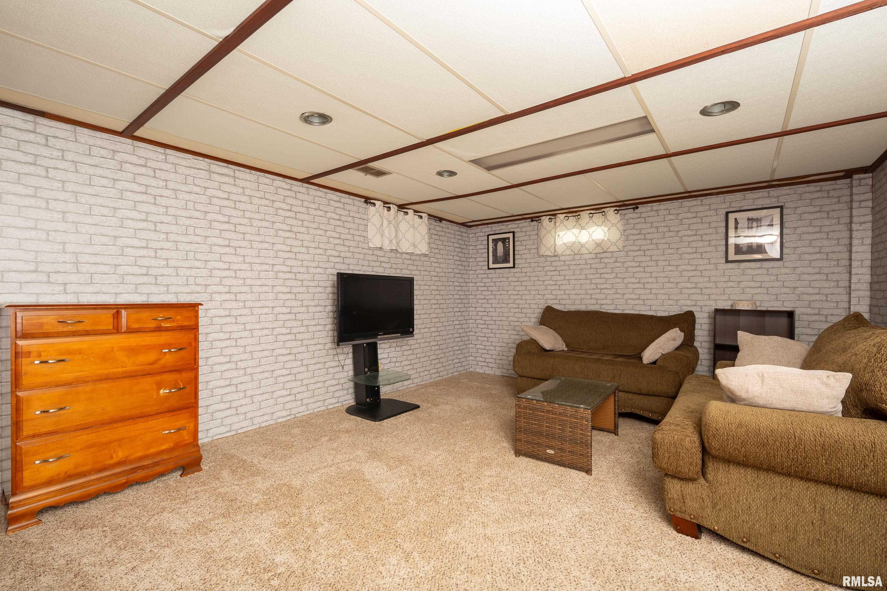 4304 36th Avenue Moline, IL 61265 - Photo 29 of 35