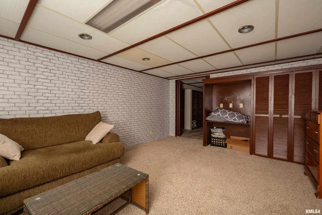 $2,450 | 4304 36th Avenue, Moline, IL 61265