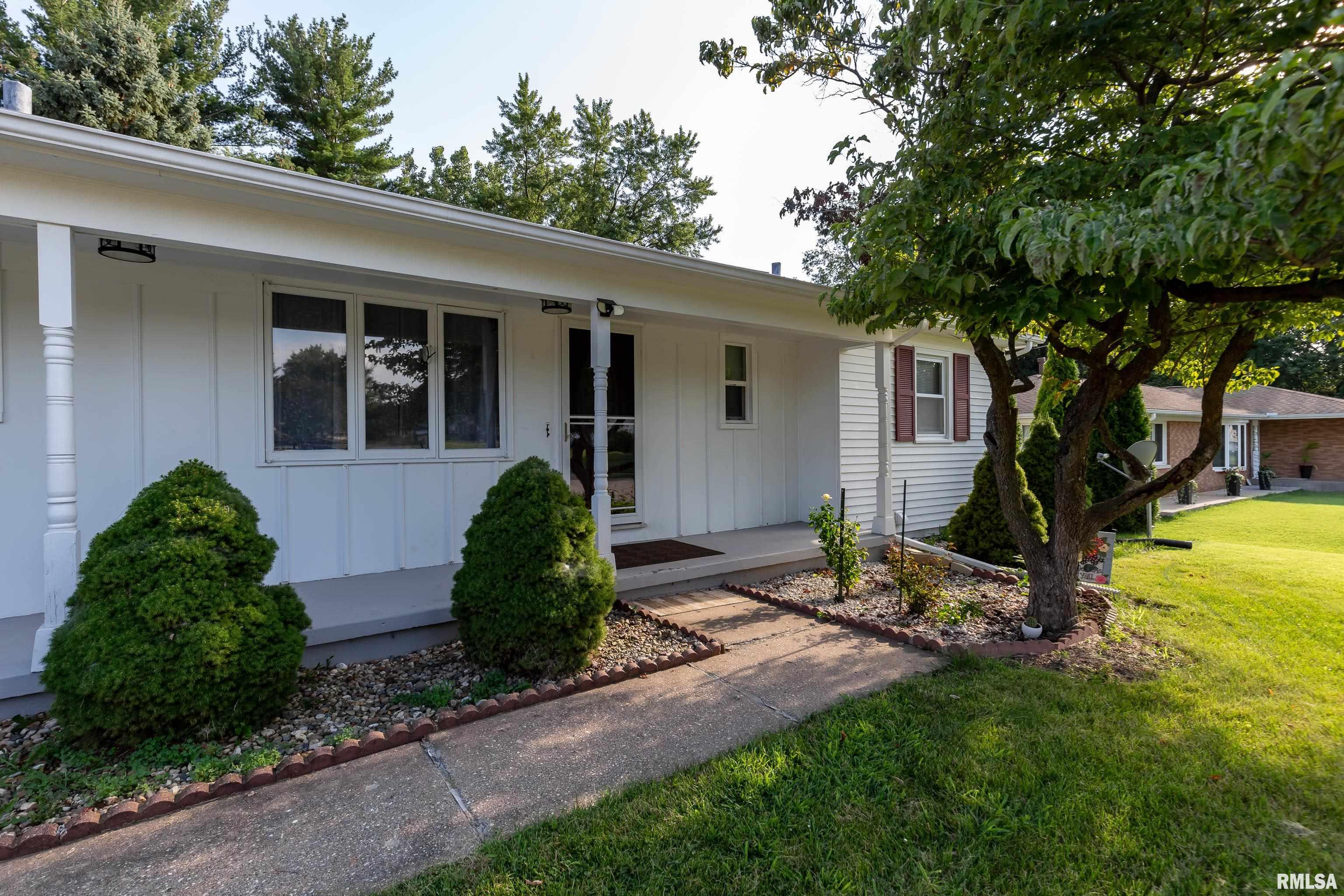 4304 36th Avenue Moline, IL 61265 - Photo 3 of 35