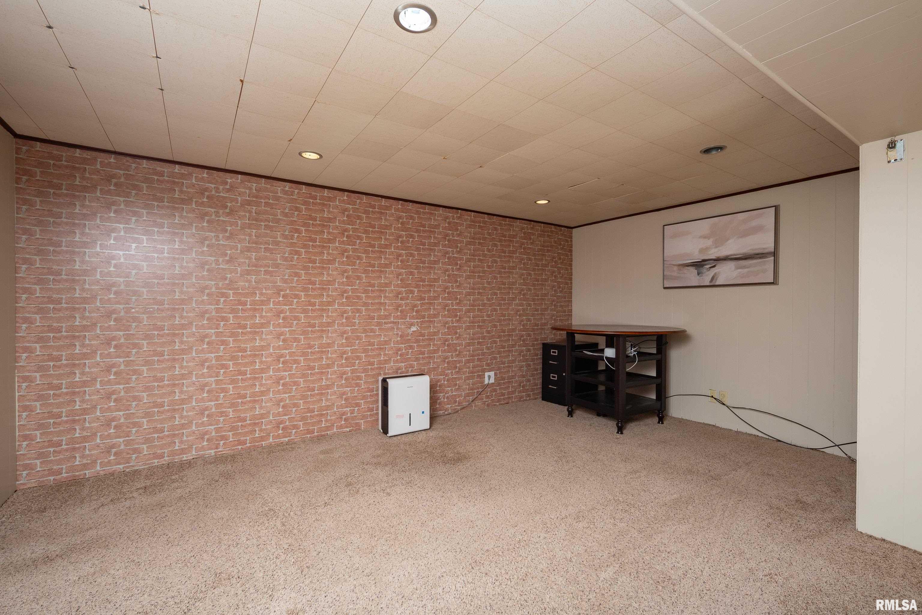 4304 36th Avenue Moline, IL 61265 - Photo 31 of 35