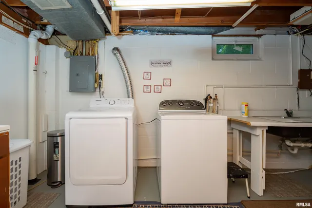 $2,450 | 4304 36th Avenue, Moline, IL 61265