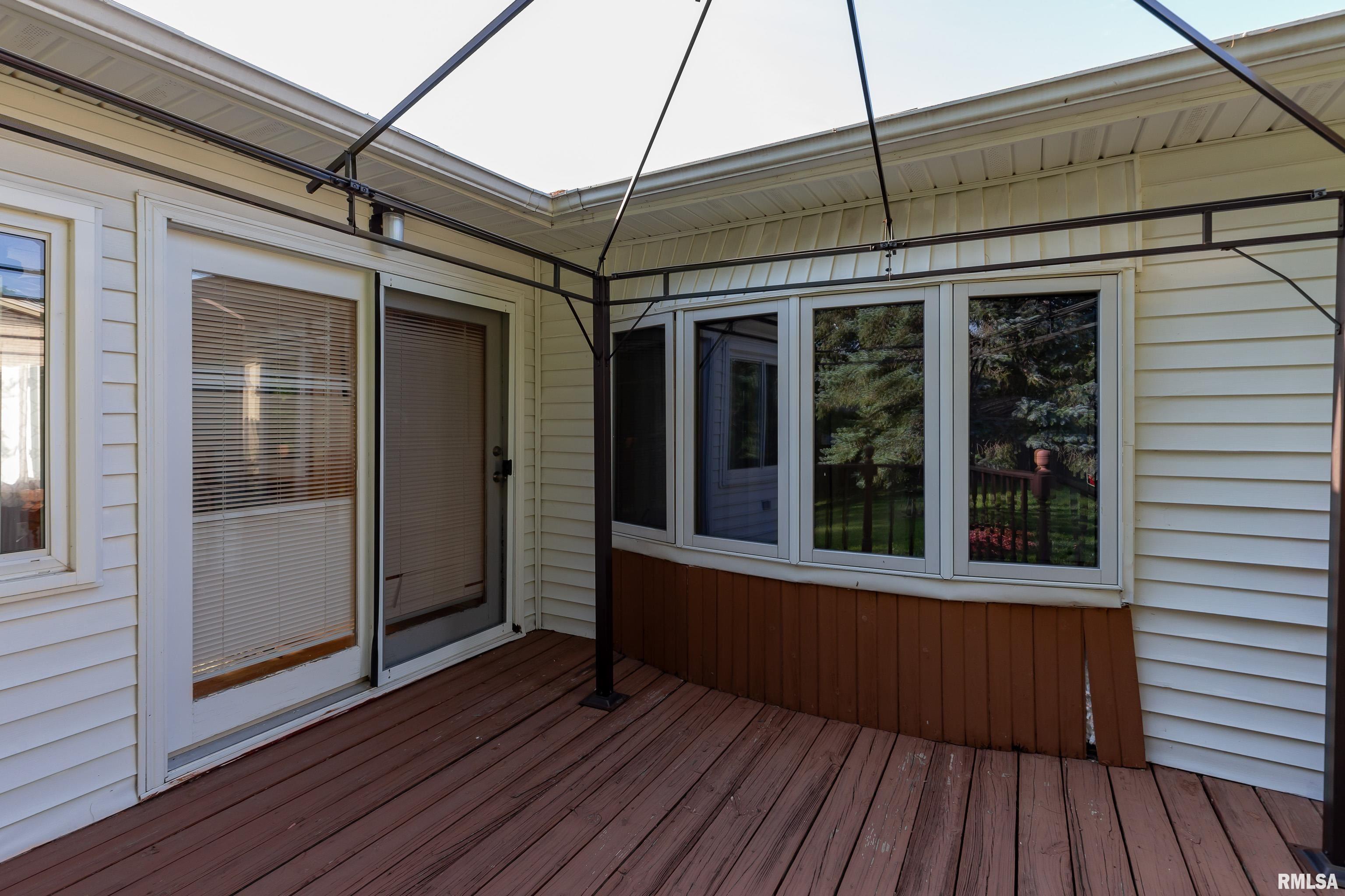 4304 36th Avenue Moline, IL 61265 - Photo 5 of 35