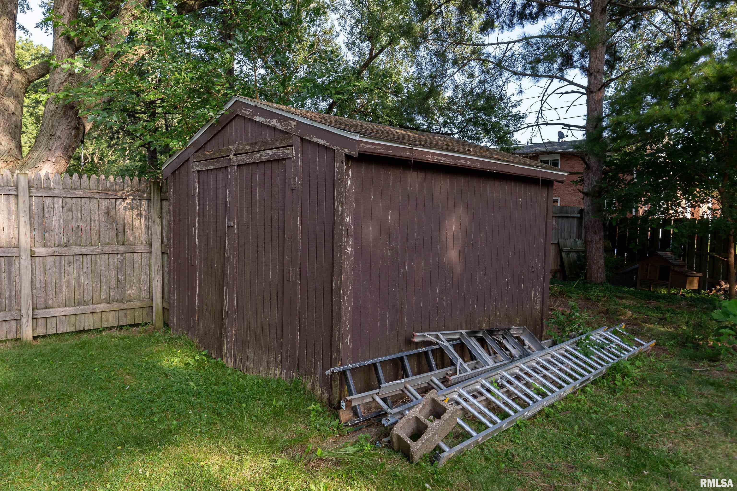 4304 36th Avenue Moline, IL 61265 - Photo 9 of 35