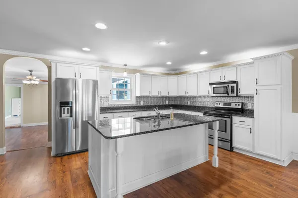 $660,000 | 423 Coggins Shore, Inman, SC 29349